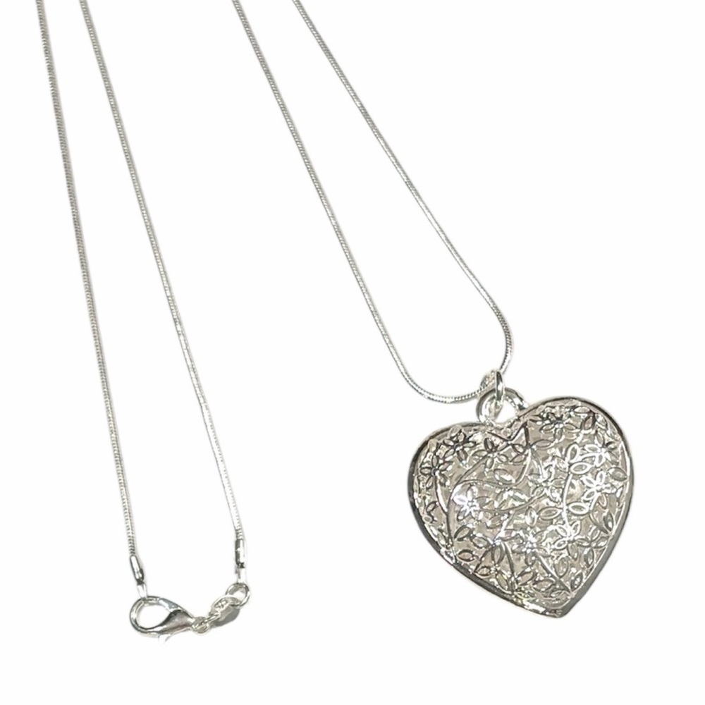 Silver Heart Filigree Pendant Necklace - Elegant Women’s Jewelry